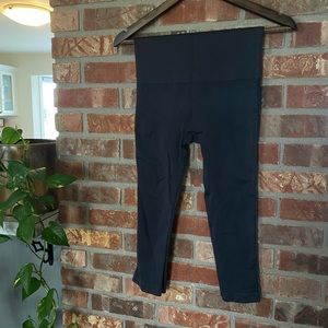 Belly Bandit Mother Tucker Capri Leggings